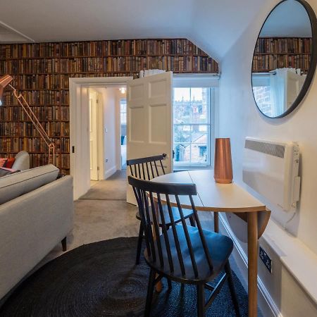 Contemporary Apartment On The Historic Rows Chester Buitenkant foto