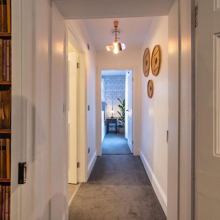 Contemporary Apartment On The Historic Rows Chester Buitenkant foto