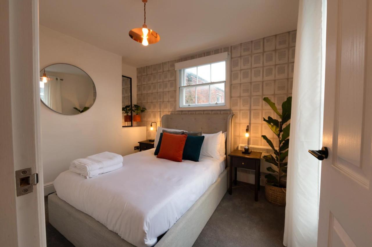 Contemporary Apartment On The Historic Rows Chester Buitenkant foto