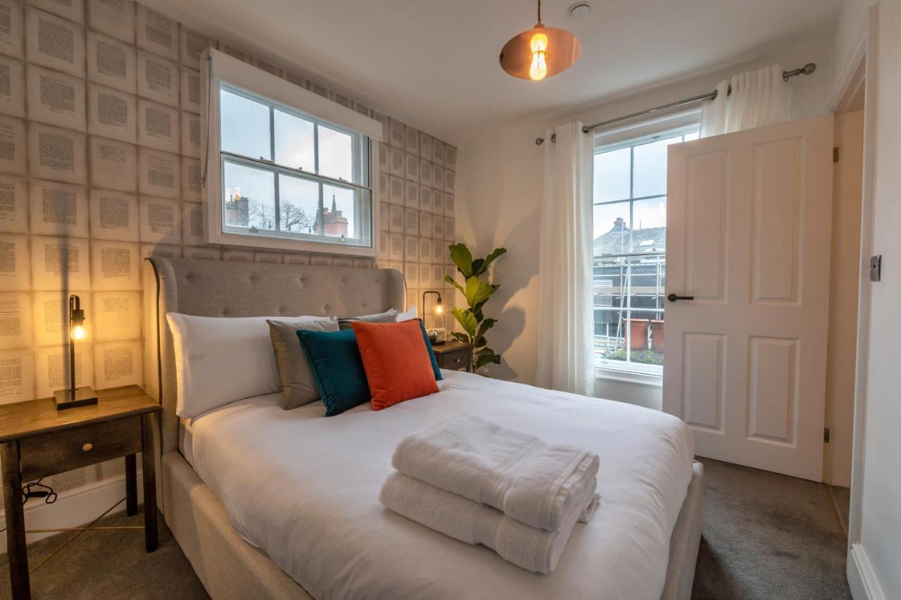 Contemporary Apartment On The Historic Rows Chester Buitenkant foto